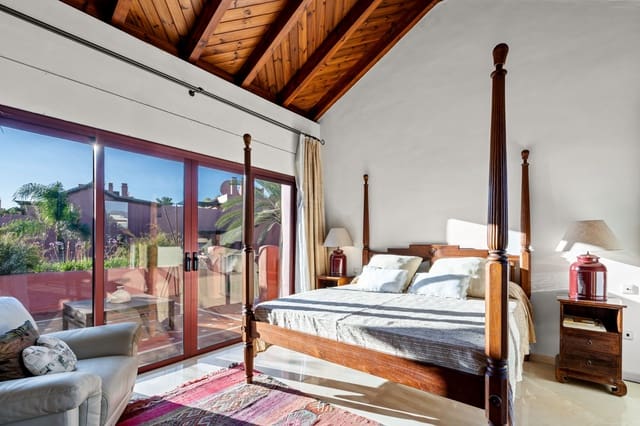 3 quarto Penthouse para venda em Estepona com piscina garagem - 1 800 000 € (Ref: 9470273)