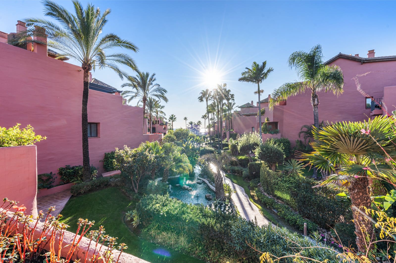 3 quarto Penthouse para venda em Estepona com piscina garagem - 1 800 000 € (Ref: 9470273)