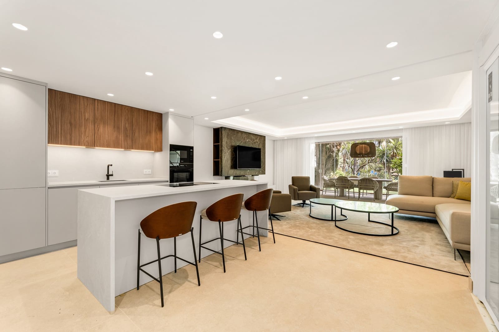 4 soveværelse Byhus til salg i Estepona med swimmingpool garage - € 2.599.000 (Ref: 9491273)