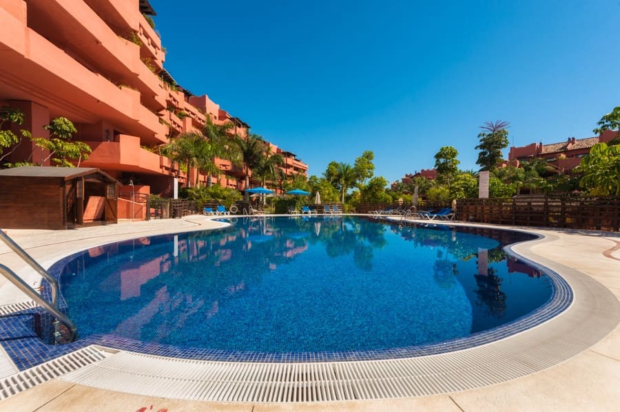 Apartamento de 3 habitaciones en Guadalmansa en venta con piscina garaje - 725.000 € (Ref: 9501931)