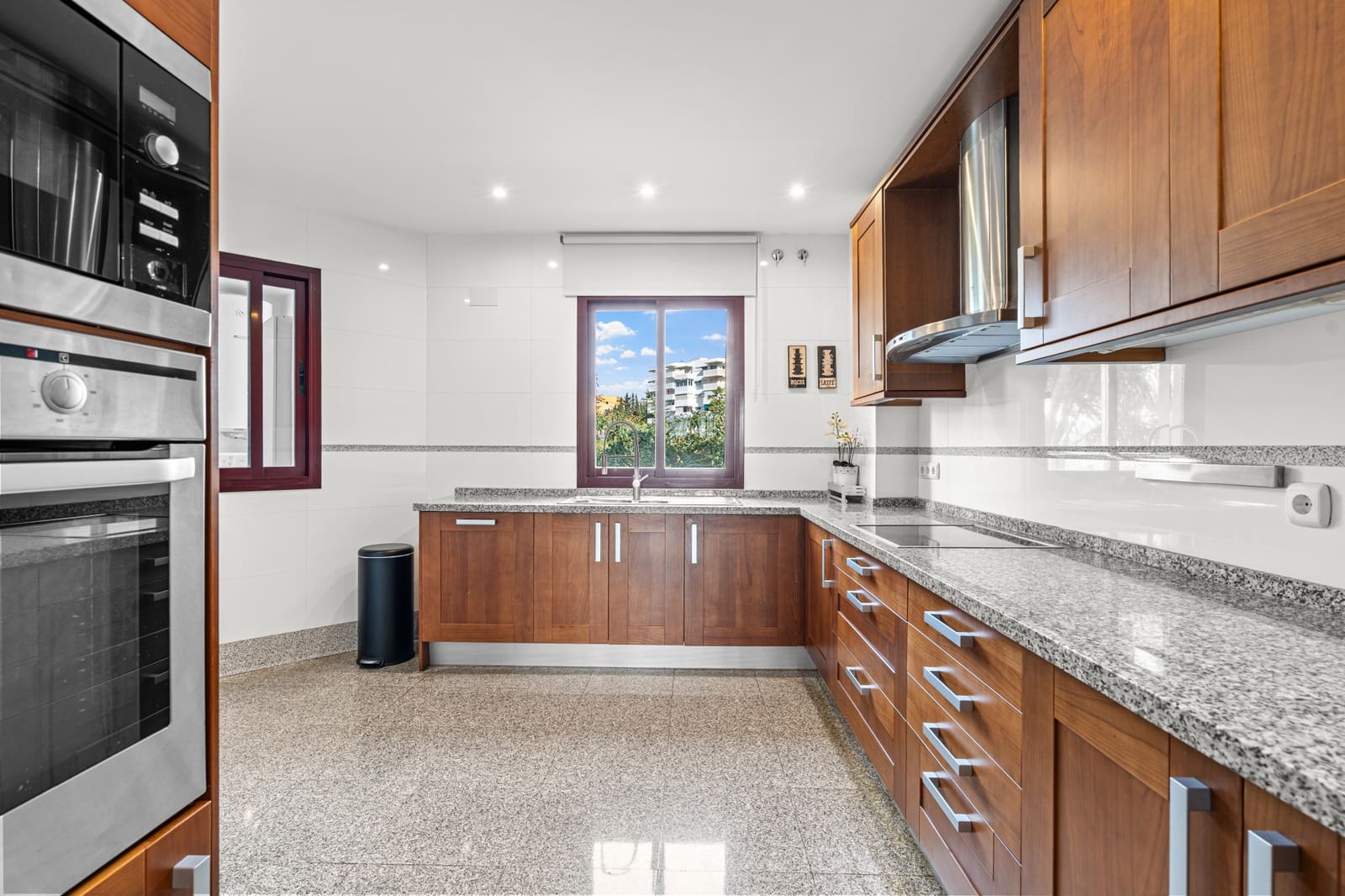 Apartamento de 3 habitaciones en Guadalmansa en venta con piscina garaje - 725.000 € (Ref: 9501931)