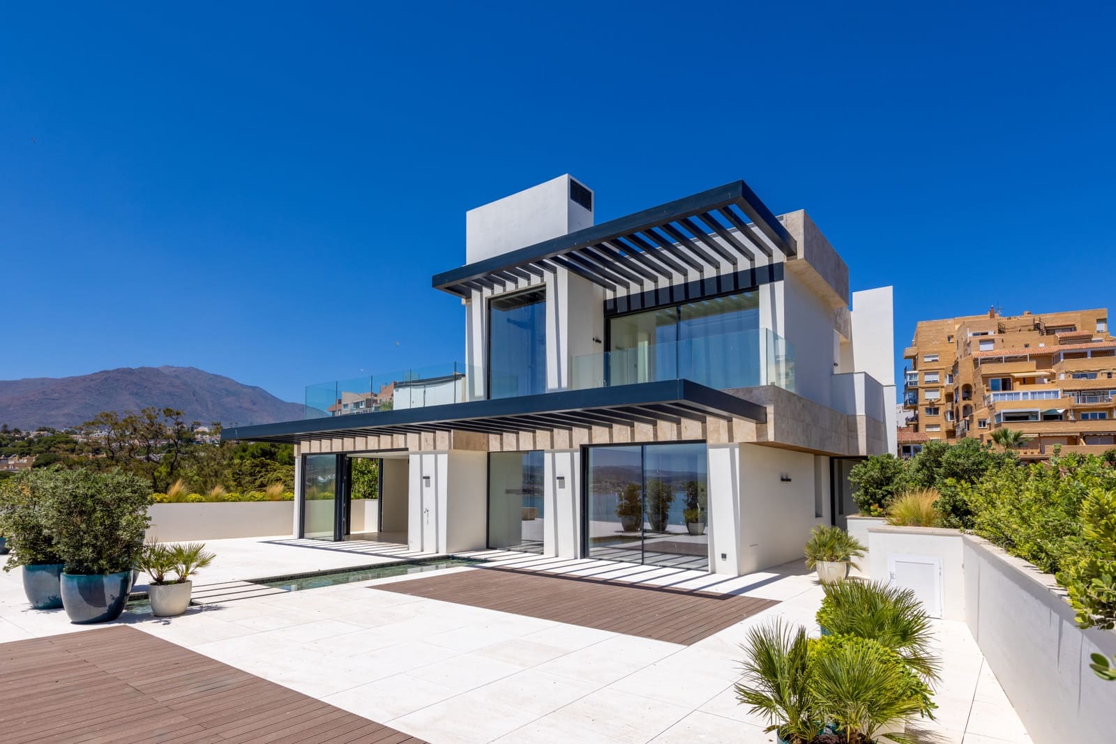 3 bedroom Penthouse for sale in Estepona with pool garage - € 5,000,000 (Ref: 9518552)