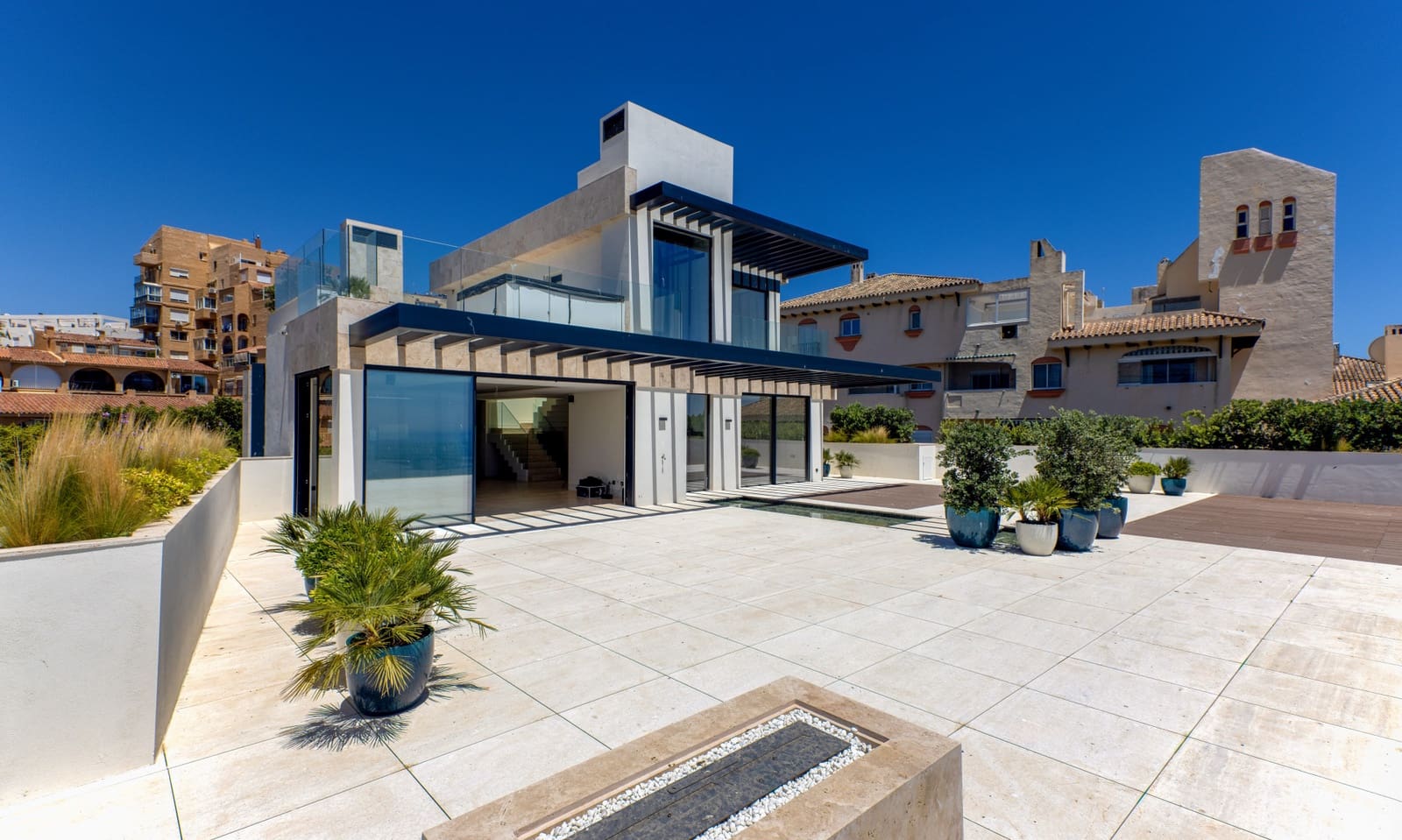 3 bedroom Penthouse for sale in Estepona with pool garage - € 5,000,000 (Ref: 9518552)