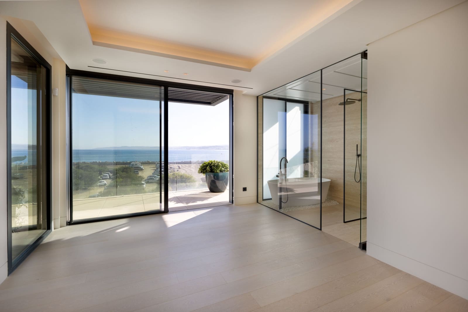 4 bedroom Apartment for sale in Estepona with pool garage - € 5,700,000 (Ref: 9518553)
