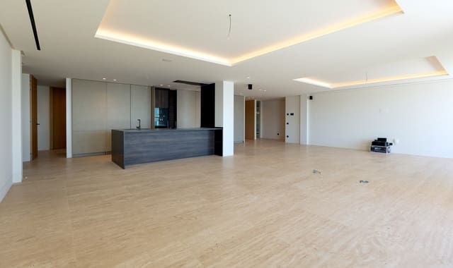 3 bedroom Apartment for sale in Puerto de Estepona, Estepona with pool garage - € 2,410,000 (Ref: 9518554)