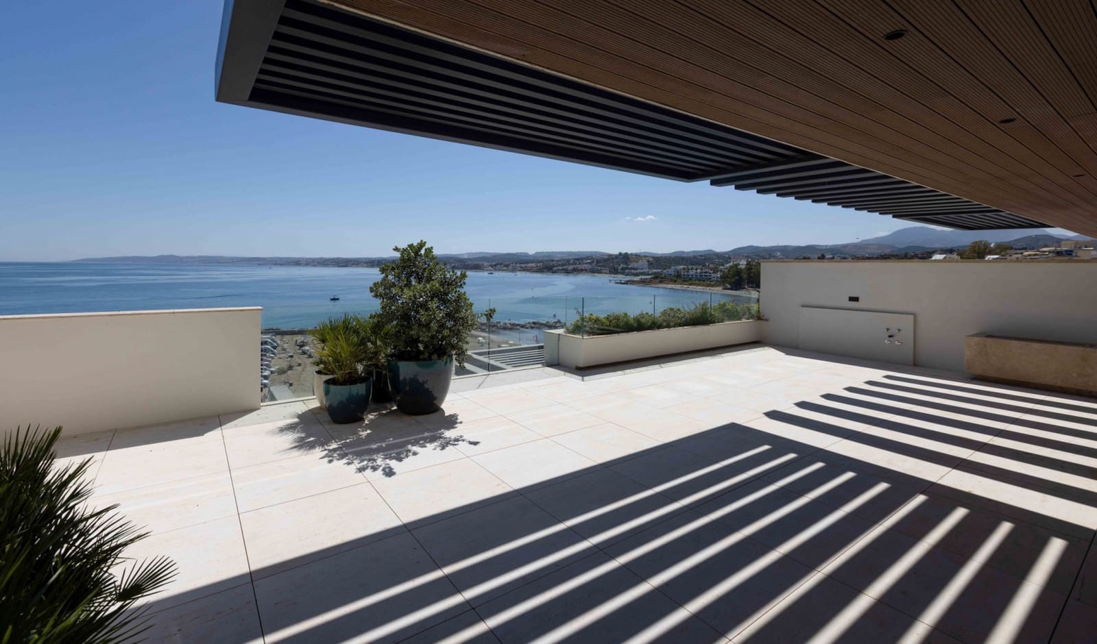 2 soverom Leilighet til salgs i Estepona med svømmebasseng garasje - € 2 310 000 (Ref: 9518555)