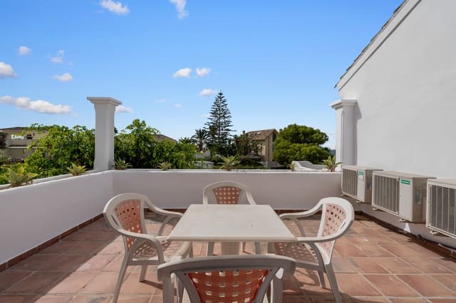 3 chambre Maison de Ville à vendre à Las Chapas, Marbella avec piscine garage - 830 000 € (Ref: 9543132)