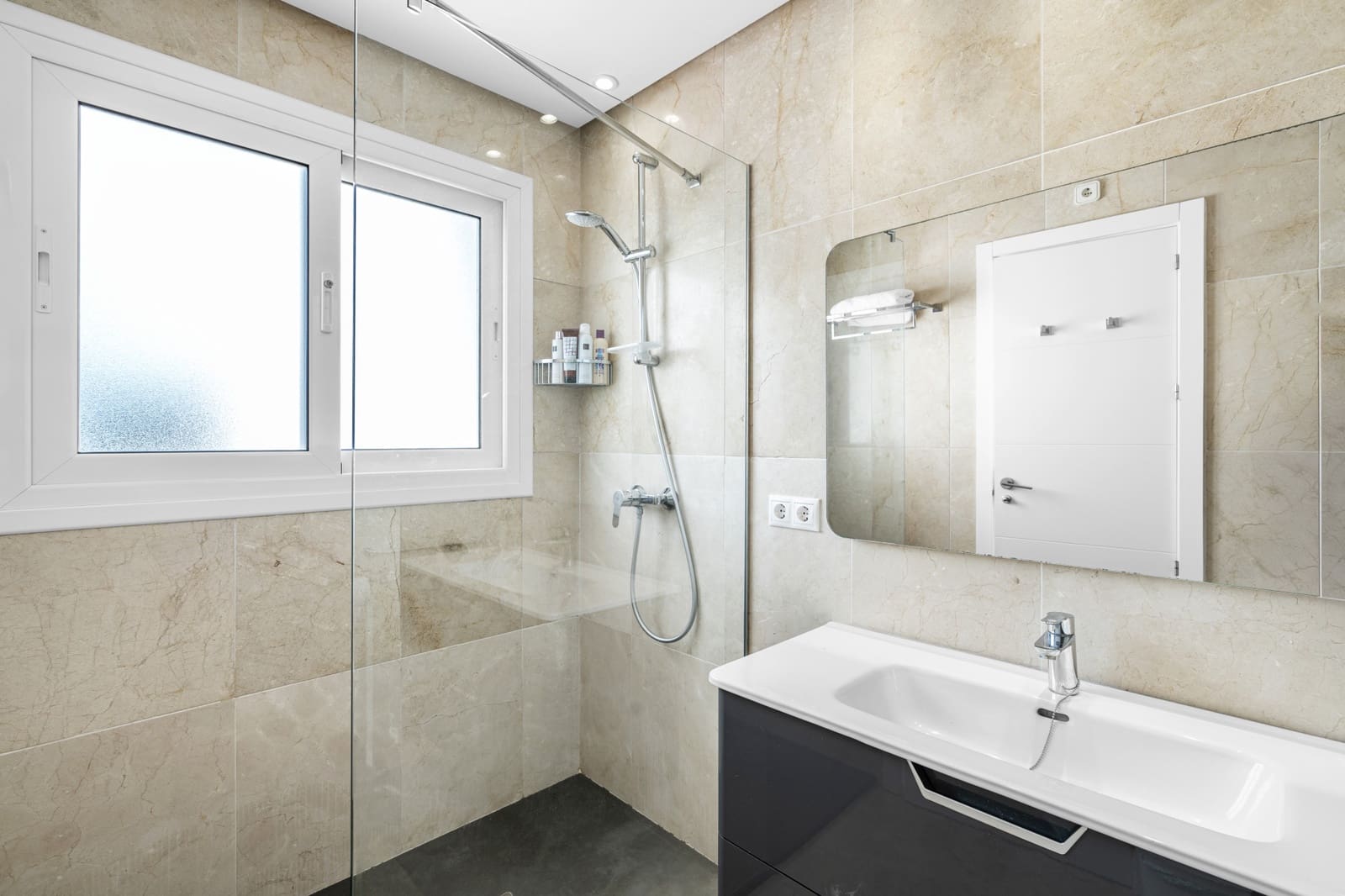 3 soverom Hus til salgs i Marbella med svømmebasseng garasje - € 830 000 (Ref: 9543132)
