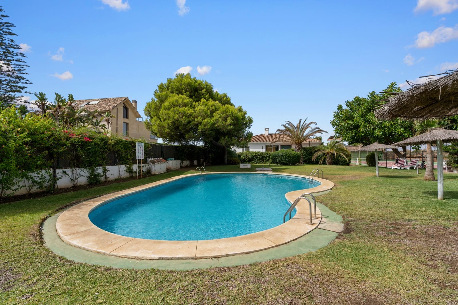 3 soverom Hus til salgs i Marbella med svømmebasseng garasje - € 830 000 (Ref: 9543132)