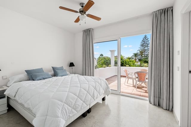 3 chambre Maison de Ville à vendre à Las Chapas, Marbella avec piscine garage - 830 000 € (Ref: 9543132)