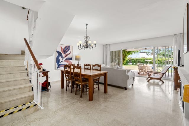 3 chambre Maison de Ville à vendre à Las Chapas, Marbella avec piscine garage - 830 000 € (Ref: 9543132)