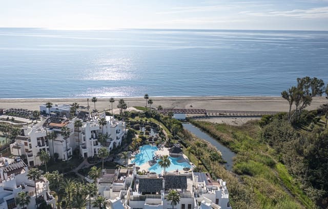 3 quarto Apartamento para venda em El Velerín, Estepona com piscina garagem - 1 995 000 € (Ref: 9547549)