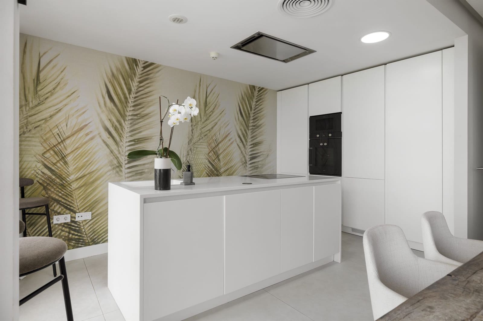 Apartamento de 3 habitaciones en Estepona en venta con piscina garaje - 995.000 € (Ref: 9551030)