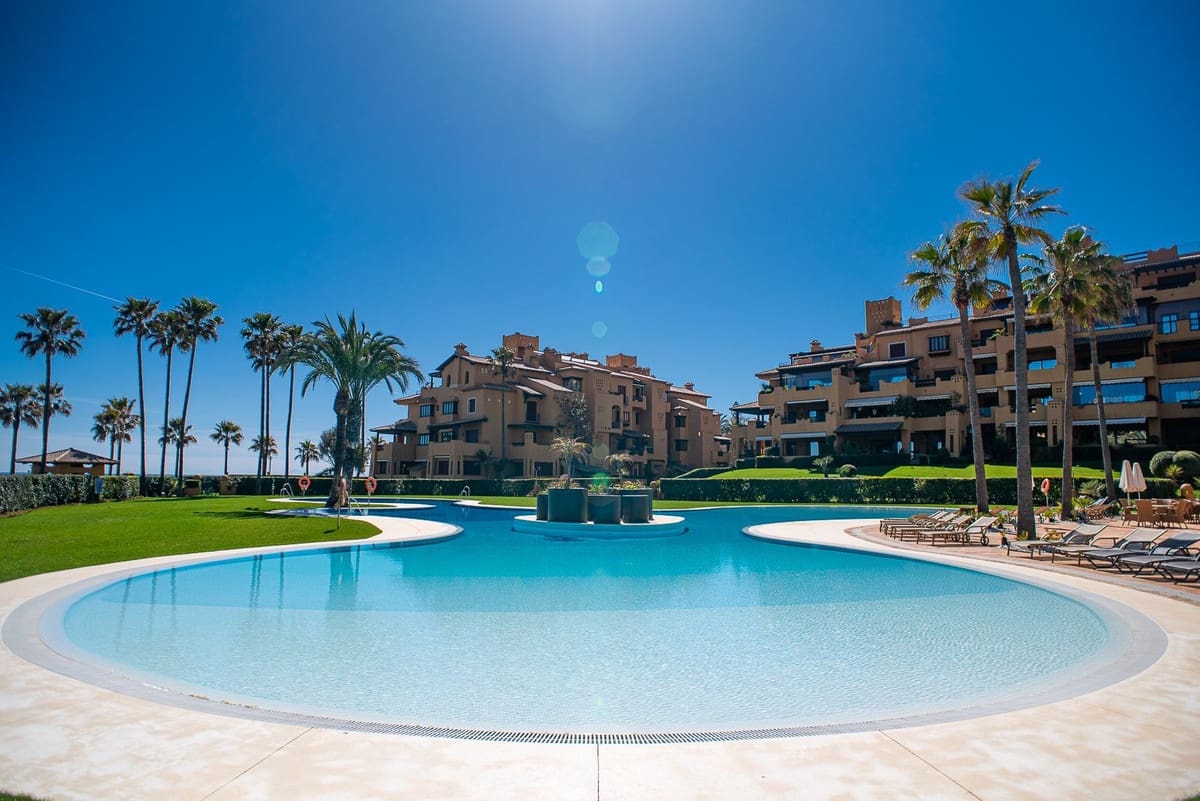 3 Zimmer Apartment zu verkaufen in Estepona mit Pool Garage - 2.650.000 € (Ref: 9670133)