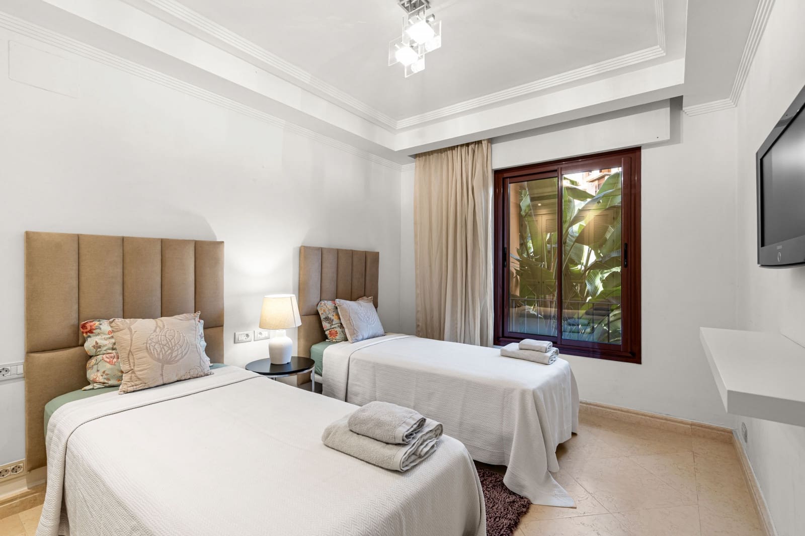 3 Zimmer Apartment zu verkaufen in Estepona mit Pool Garage - 2.650.000 € (Ref: 9670133)