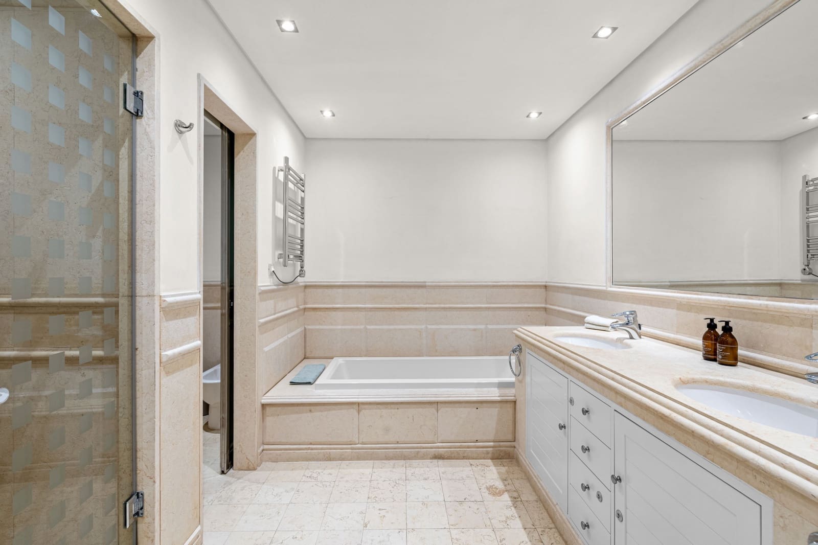 3 Zimmer Apartment zu verkaufen in Estepona mit Pool Garage - 2.650.000 € (Ref: 9670133)