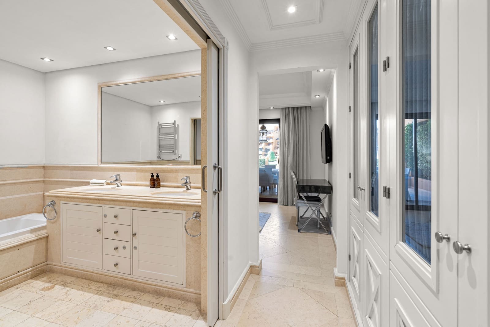 3 Zimmer Apartment zu verkaufen in Estepona mit Pool Garage - 2.650.000 € (Ref: 9670133)