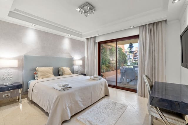 3 Zimmer Apartment zu verkaufen in El Padrón, Estepona mit Pool Garage - 2.650.000 € (Ref: 9670133)