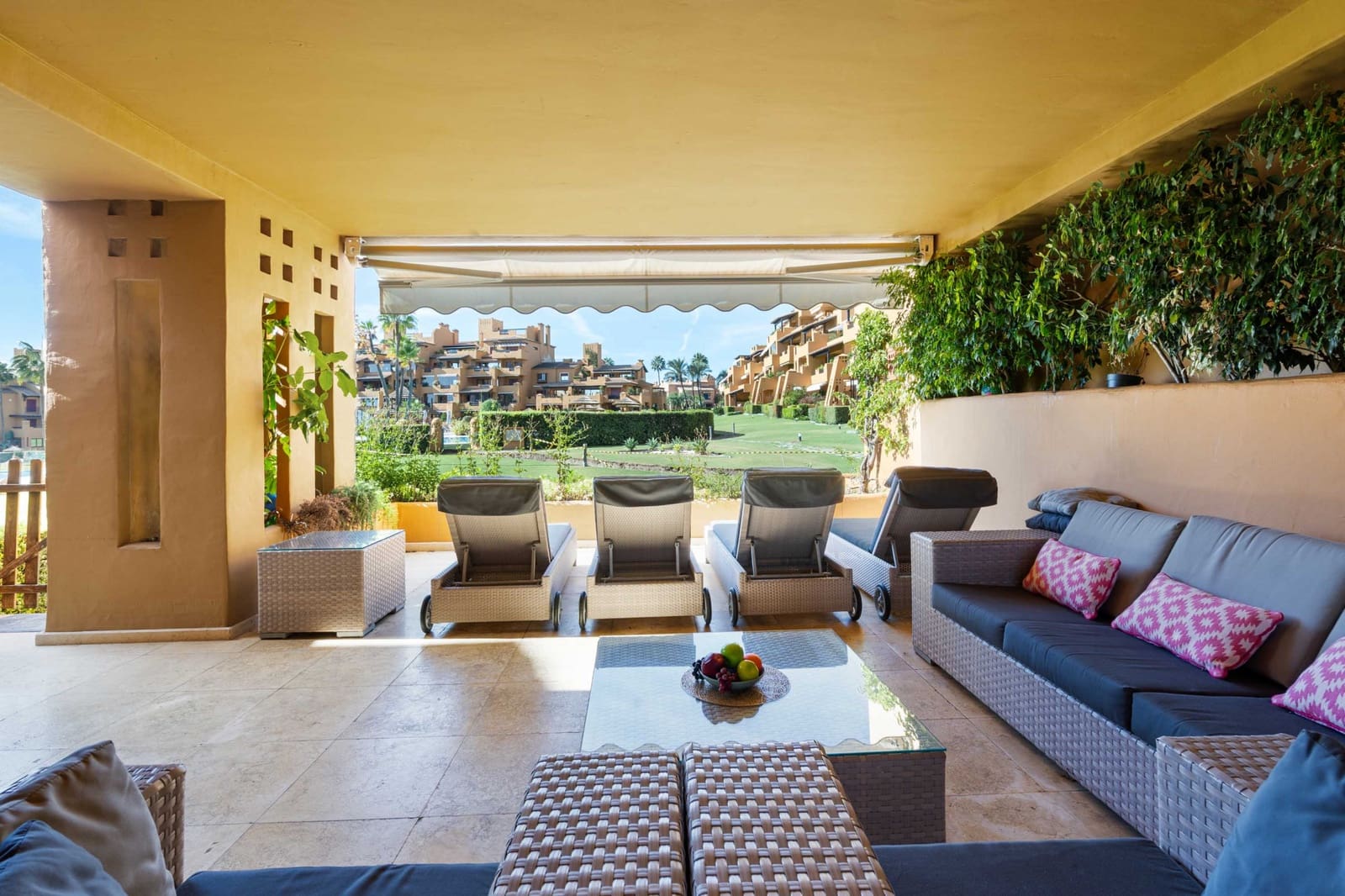 3 Zimmer Apartment zu verkaufen in Estepona mit Pool Garage - 2.650.000 € (Ref: 9670133)