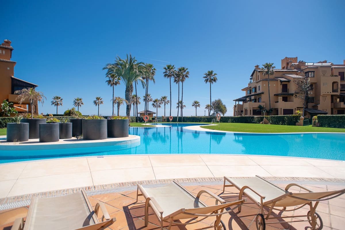 3 bedroom Apartment for sale in Estepona with pool garage - € 2,650,000 (Ref: 9670133)