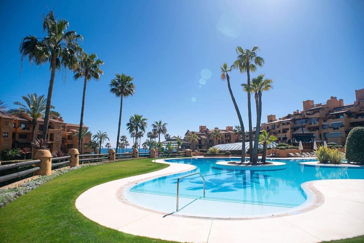 3 bedroom Apartment for sale in Estepona with pool garage - € 2,650,000 (Ref: 9670133)
