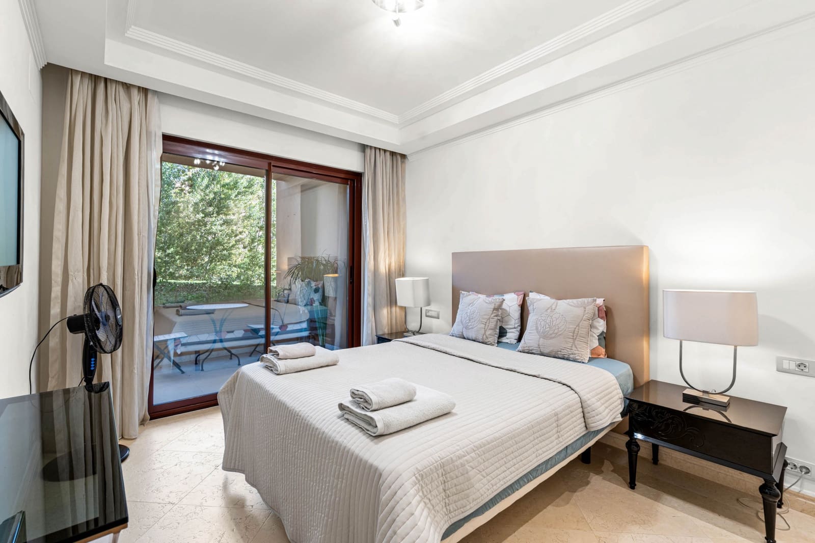 3 bedroom Apartment for sale in Estepona with pool garage - € 2,650,000 (Ref: 9670133)