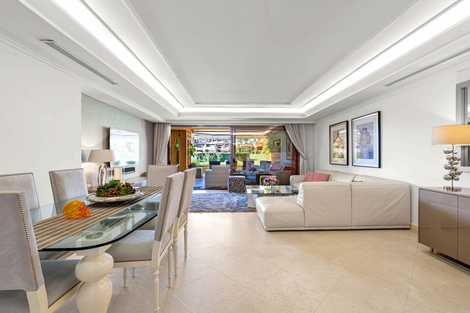 3 bedroom Apartment for sale in Estepona with pool garage - € 2,650,000 (Ref: 9670133)