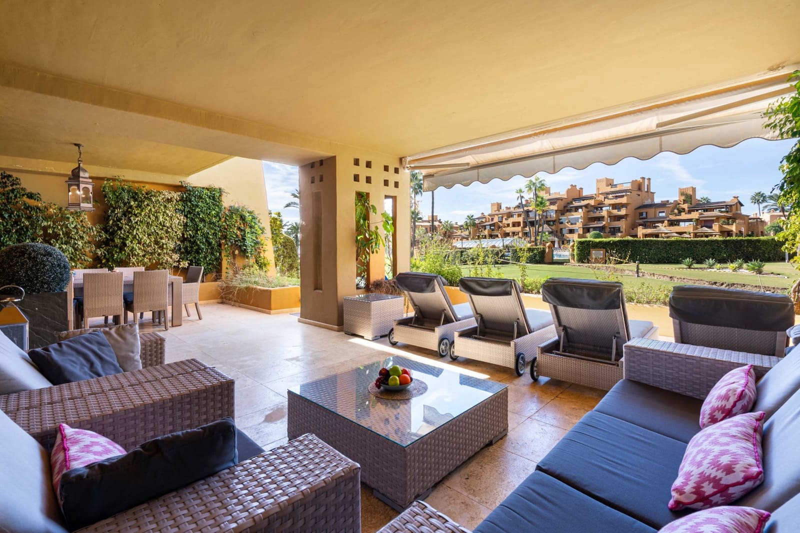 3 bedroom Apartment for sale in Estepona with pool garage - € 2,650,000 (Ref: 9670133)
