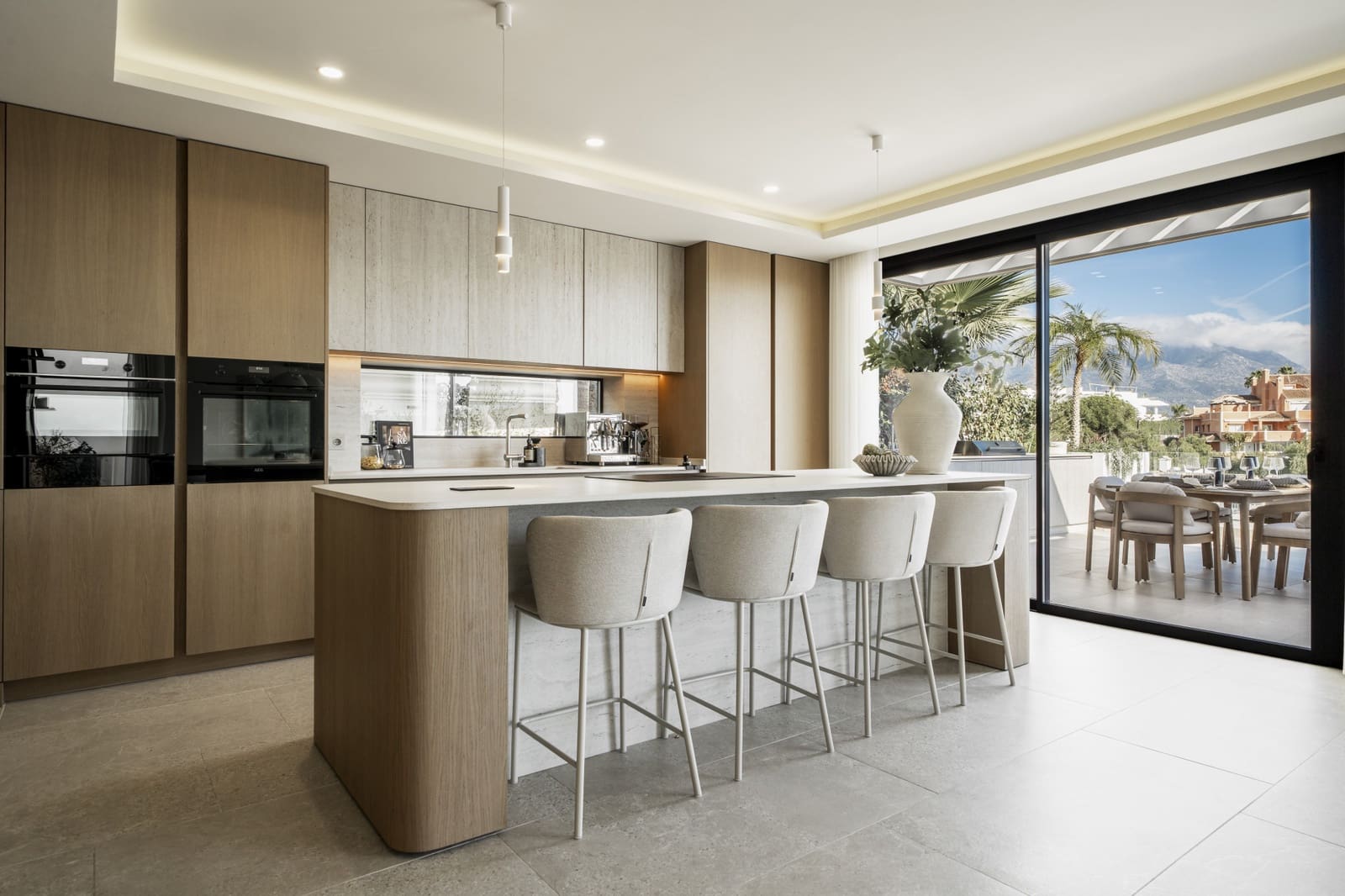 5 quarto Moradia para venda em Nueva Andalucia com piscina garagem - 2 475 000 € (Ref: 9679577)