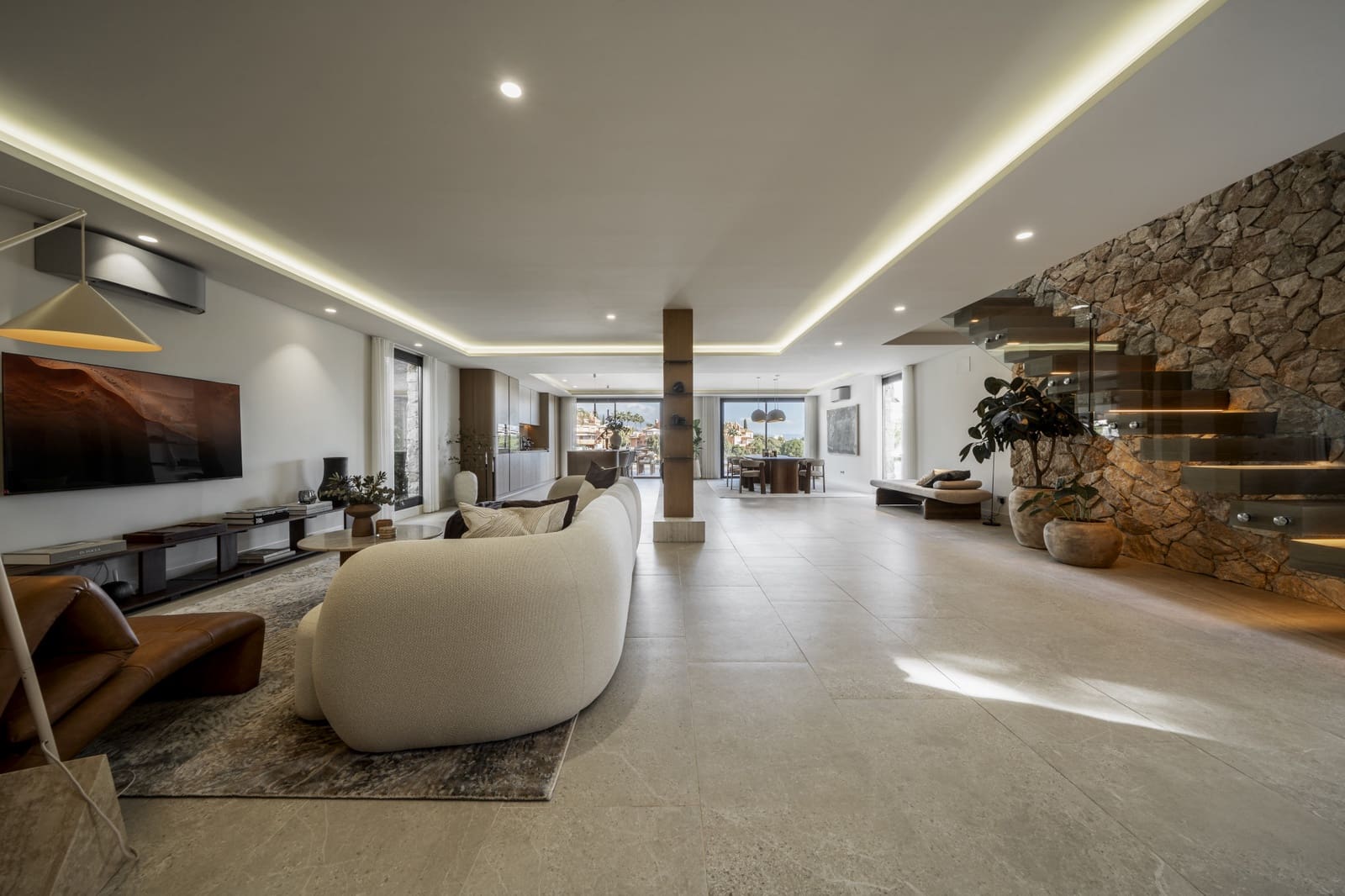 5 bedroom Villa for sale in Nueva Andalucia with pool garage - € 2,475,000 (Ref: 9679577)