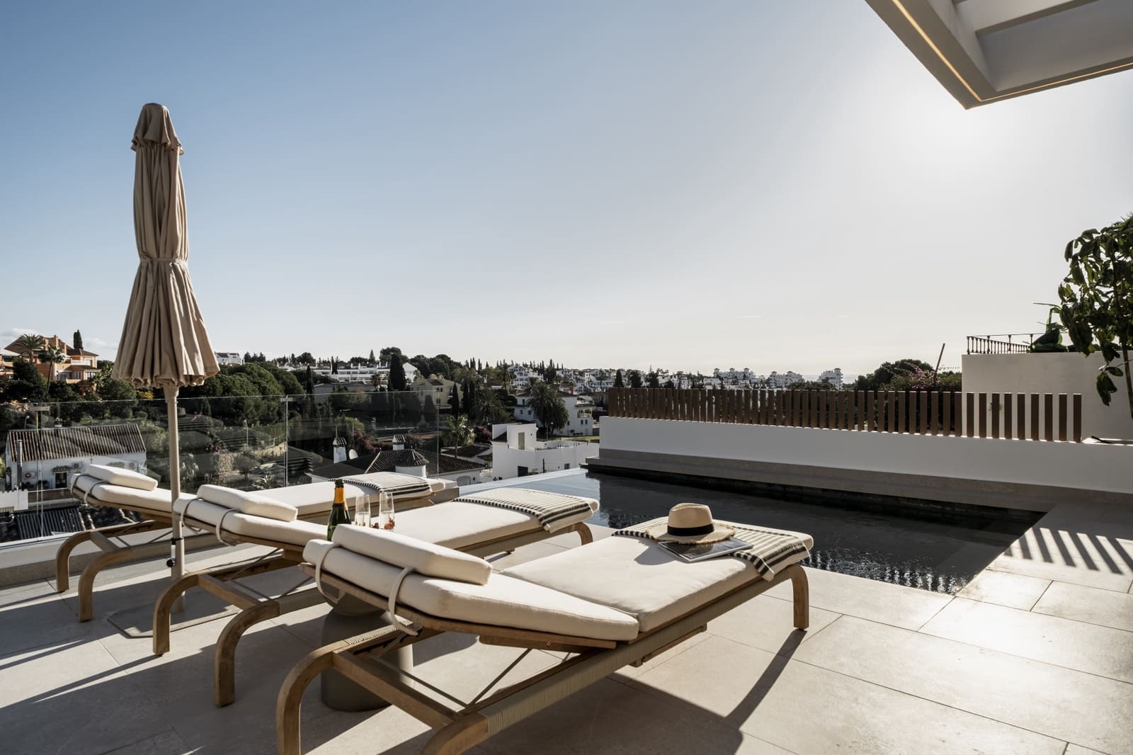 5 bedroom Villa for sale in Nueva Andalucia with pool garage - € 2,475,000 (Ref: 9679577)