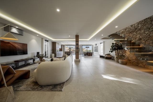 5 bedroom Villa for sale in Nueva Andalucia, Marbella with pool garage - € 2,475,000 (Ref: 9679577)