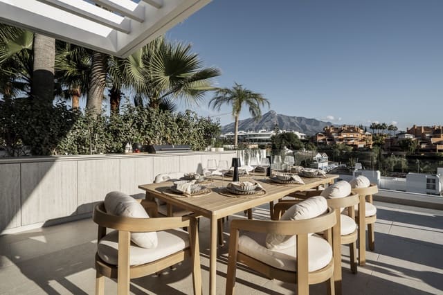 5 bedroom Villa for sale in Nueva Andalucia, Marbella with pool garage - € 2,475,000 (Ref: 9679577)