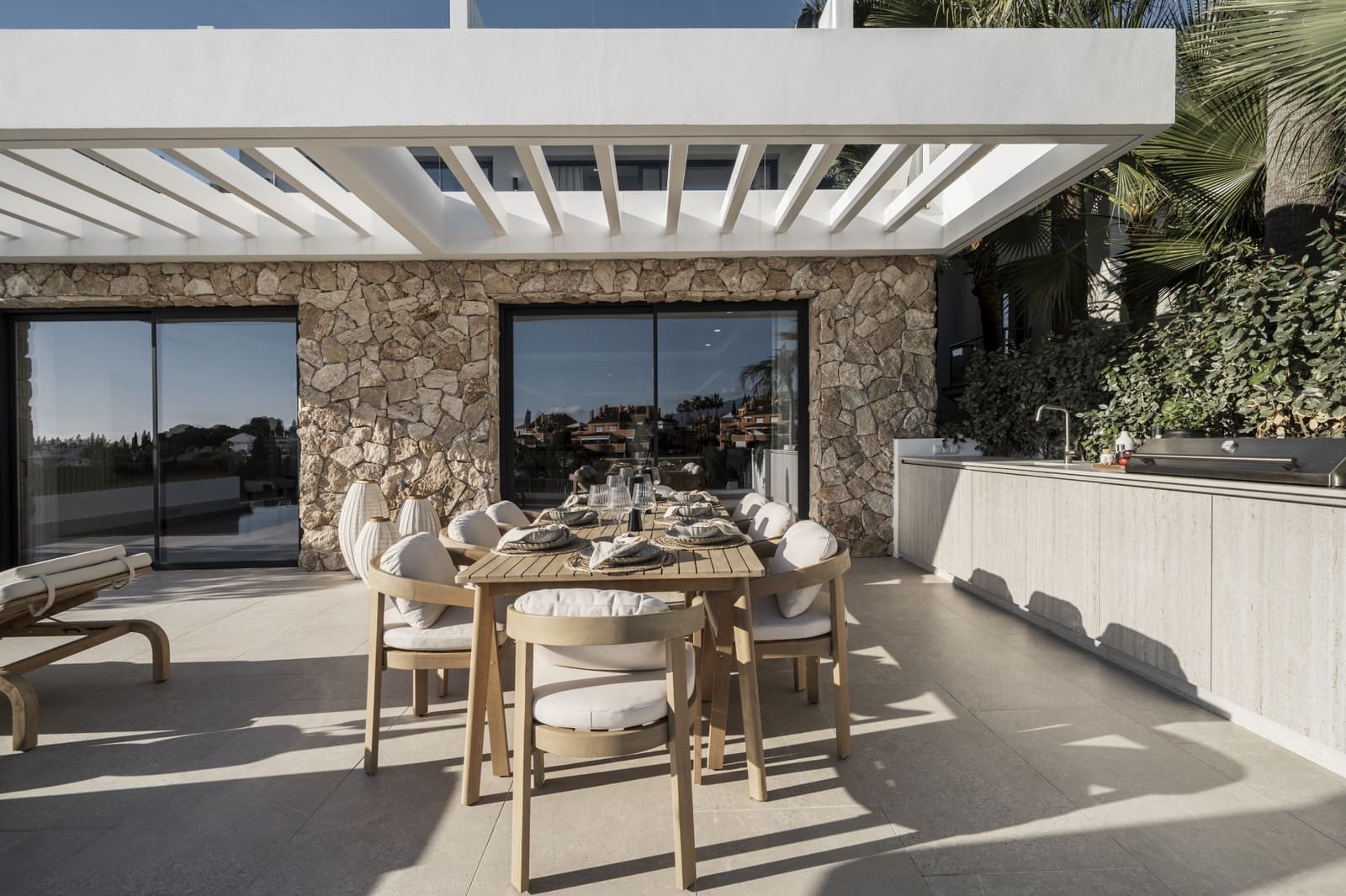 5 bedroom Villa for sale in Nueva Andalucia with pool garage - € 2,475,000 (Ref: 9679577)