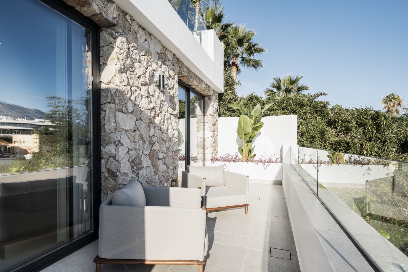 5 bedroom Villa for sale in Nueva Andalucia with pool garage - € 2,475,000 (Ref: 9679577)