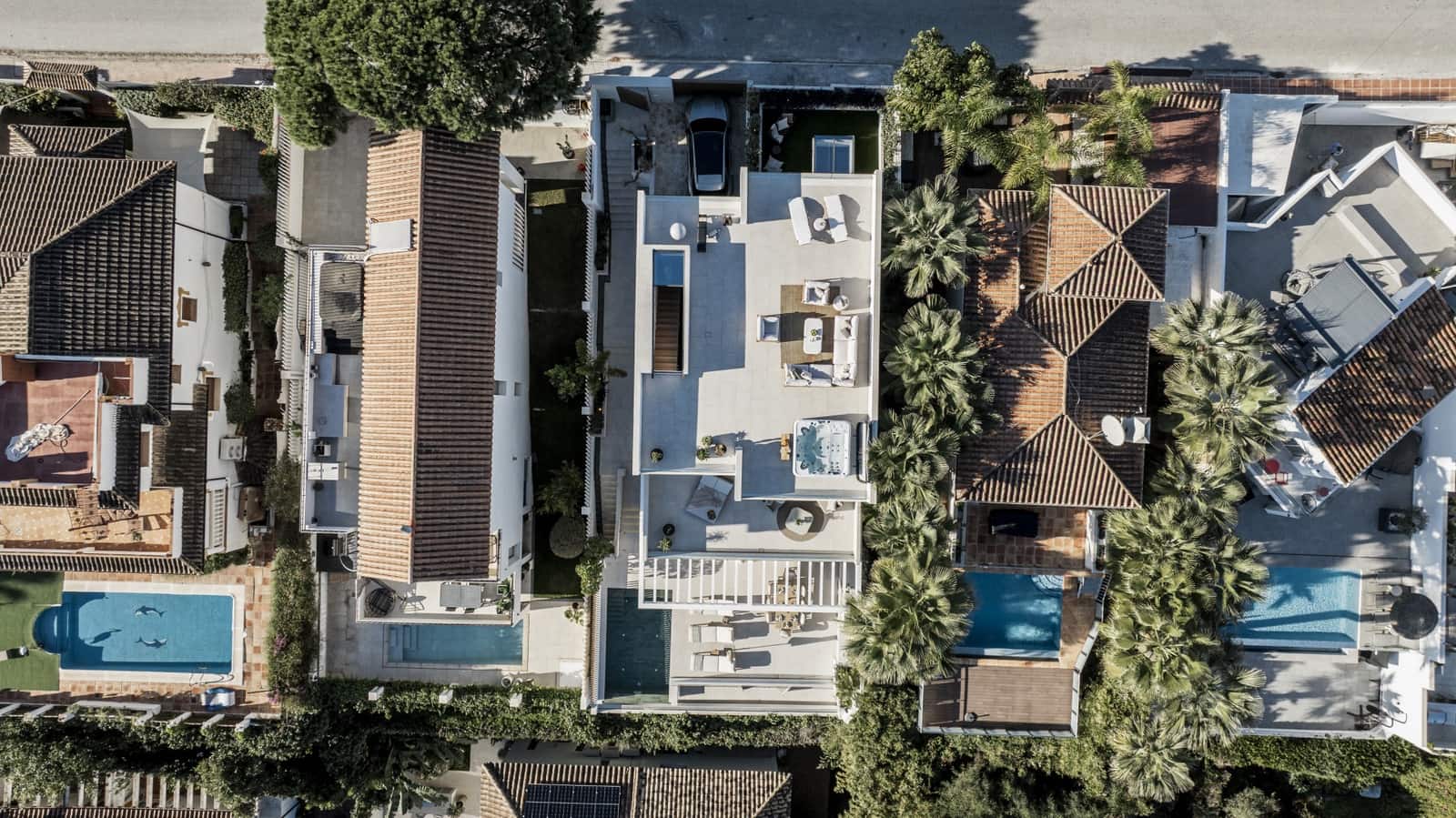 5 bedroom Villa for sale in Nueva Andalucia with pool garage - € 2,475,000 (Ref: 9679577)