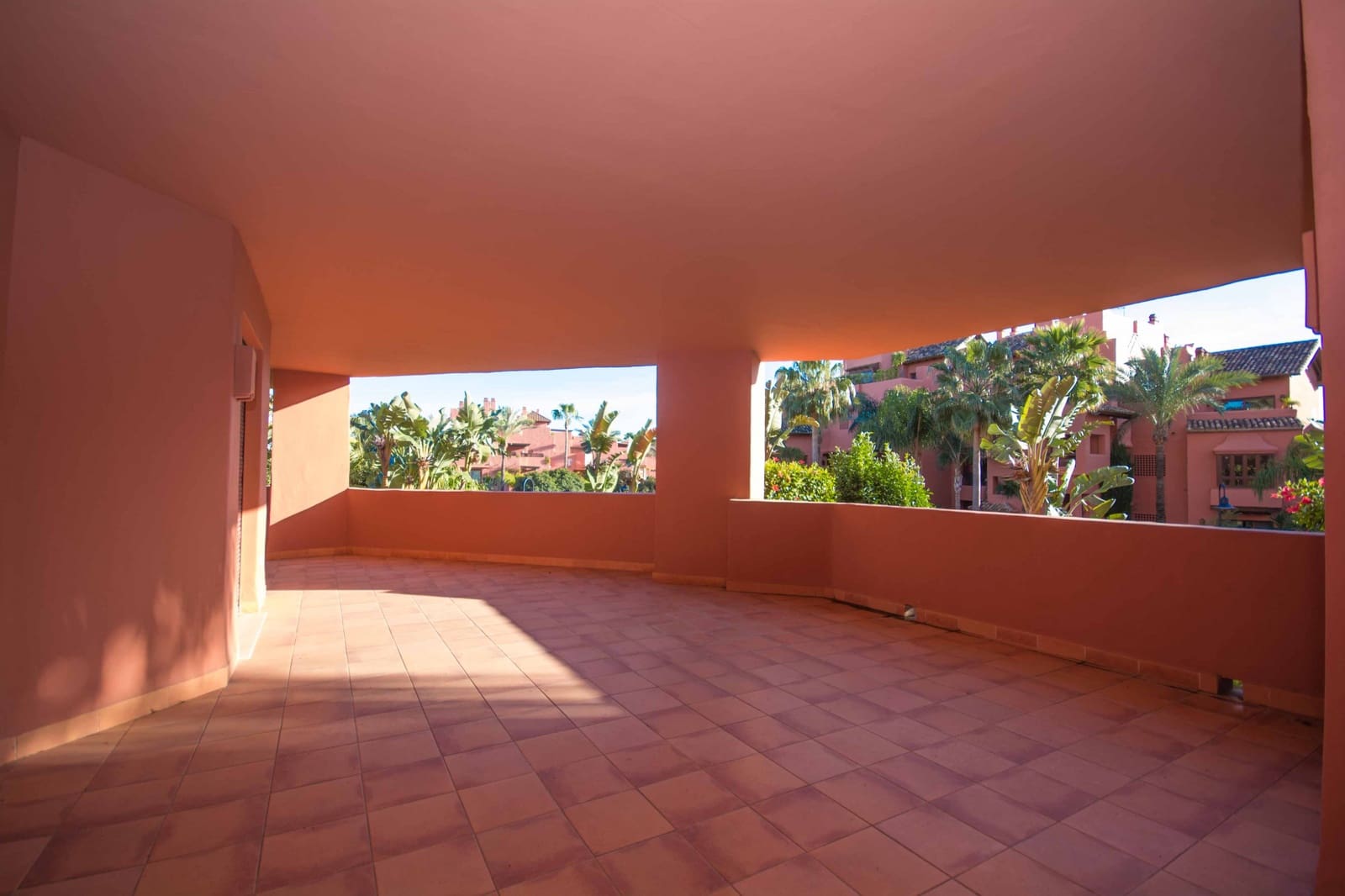 4 sypialnia Apartament na sprzedaż w Estepona z basenem garażem - 1 015 000 € (Ref: 9686190)