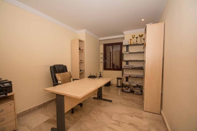 4 chambre Appartement à vendre à Guadalmansa, Estepona avec piscine garage - 845 000 € (Ref: 9686190)