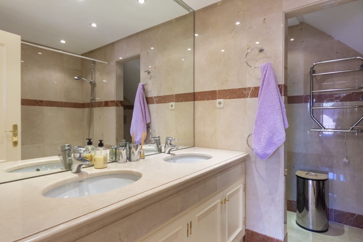 3 Zimmer Penthouse zu verkaufen in Estepona mit Pool Garage - 1.750.000 € (Ref: 9711152)