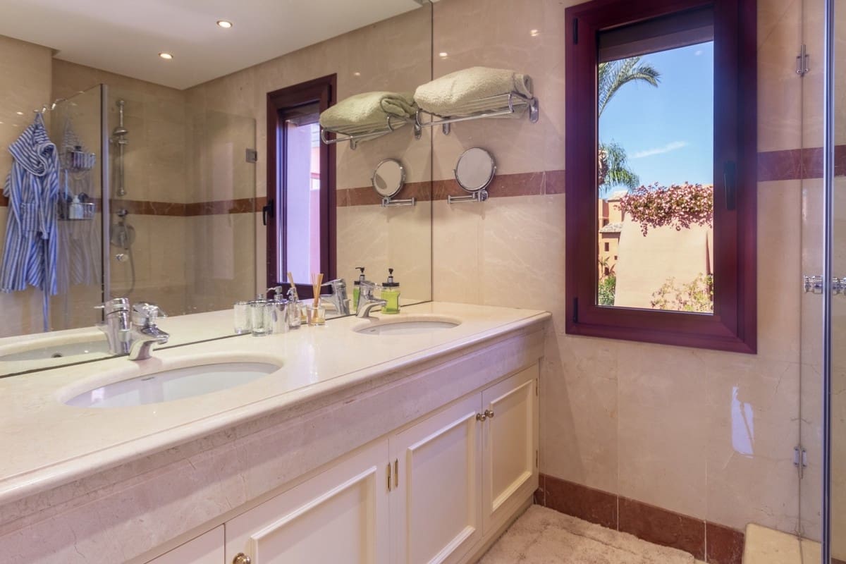 3 Zimmer Penthouse zu verkaufen in Estepona mit Pool Garage - 1.750.000 € (Ref: 9711152)