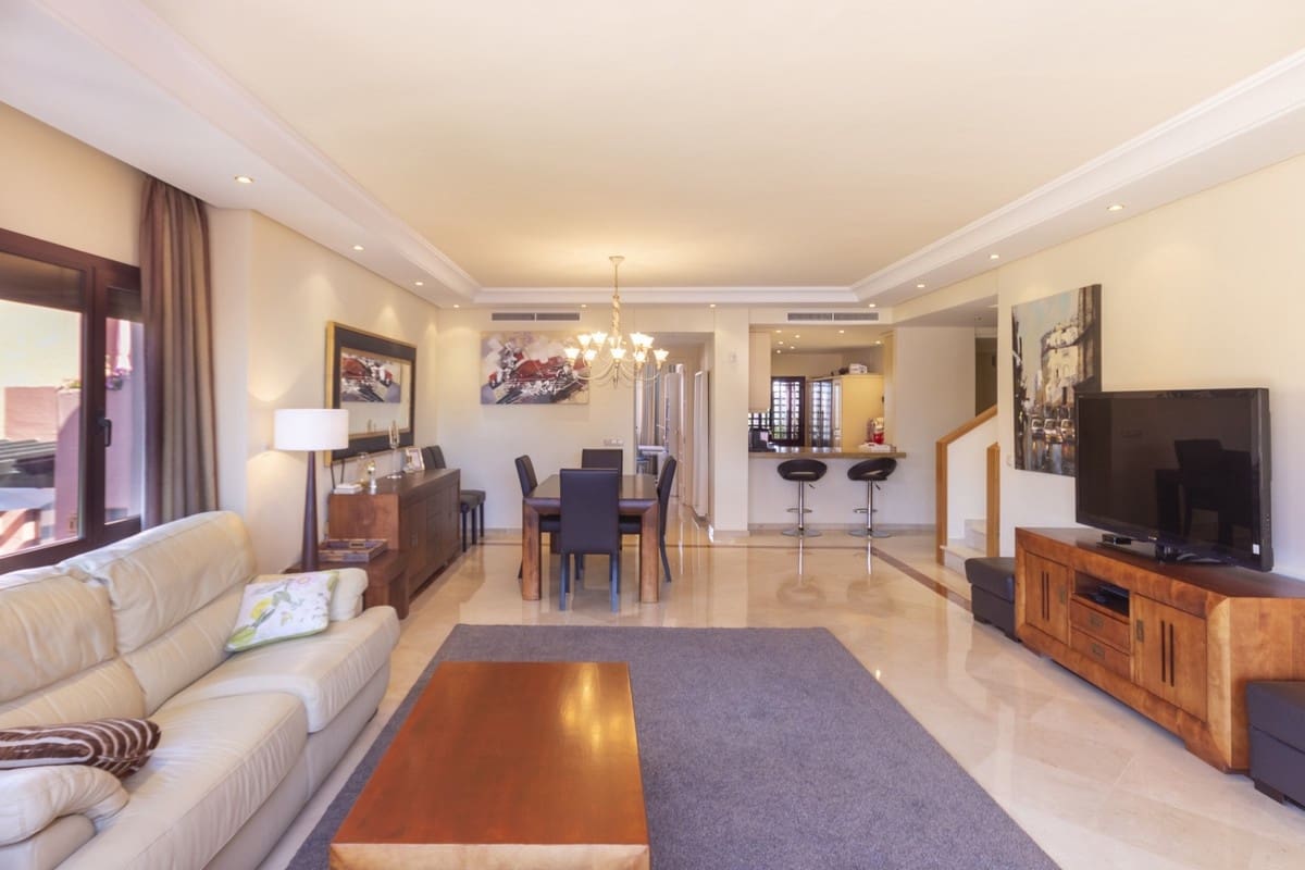 3 Zimmer Penthouse zu verkaufen in Estepona mit Pool Garage - 1.750.000 € (Ref: 9711152)