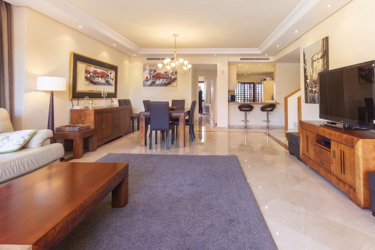 3 Zimmer Penthouse zu verkaufen in Estepona mit Pool Garage - 1.750.000 € (Ref: 9711152)