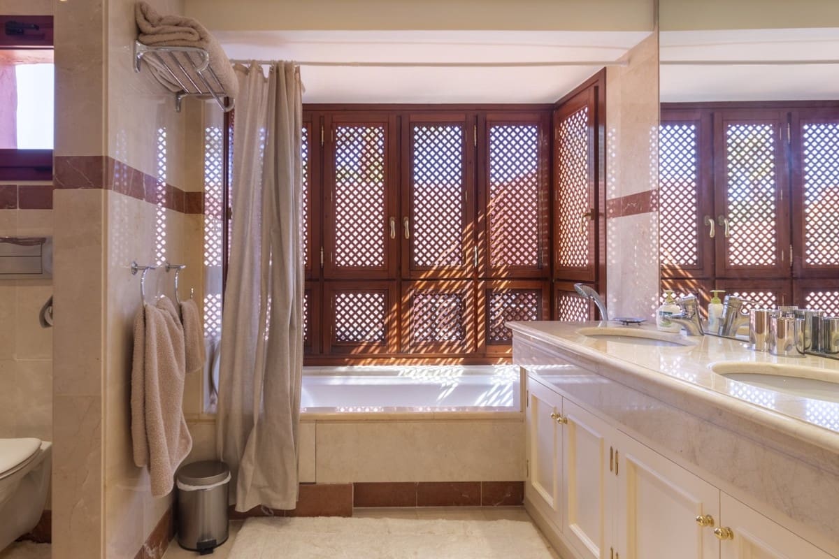 3 Zimmer Penthouse zu verkaufen in Estepona mit Pool Garage - 1.750.000 € (Ref: 9711152)