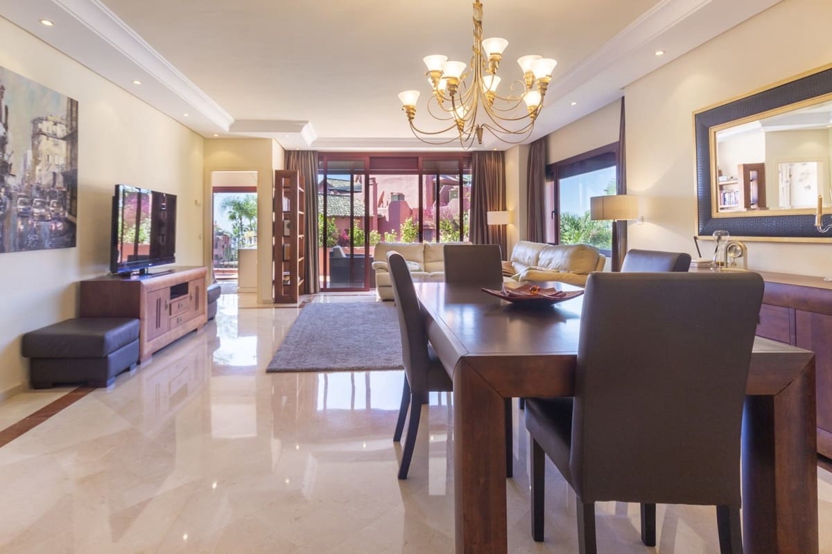 3 bedroom Penthouse for sale in Estepona with pool garage - € 1,650,000 (Ref: 9711152)
