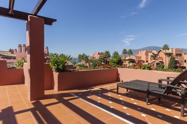 3 quarto Penthouse para venda em Estepona com piscina garagem - 1 650 000 € (Ref: 9711152)