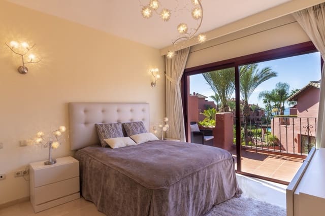 3 quarto Penthouse para venda em Estepona com piscina garagem - 1 650 000 € (Ref: 9711152)