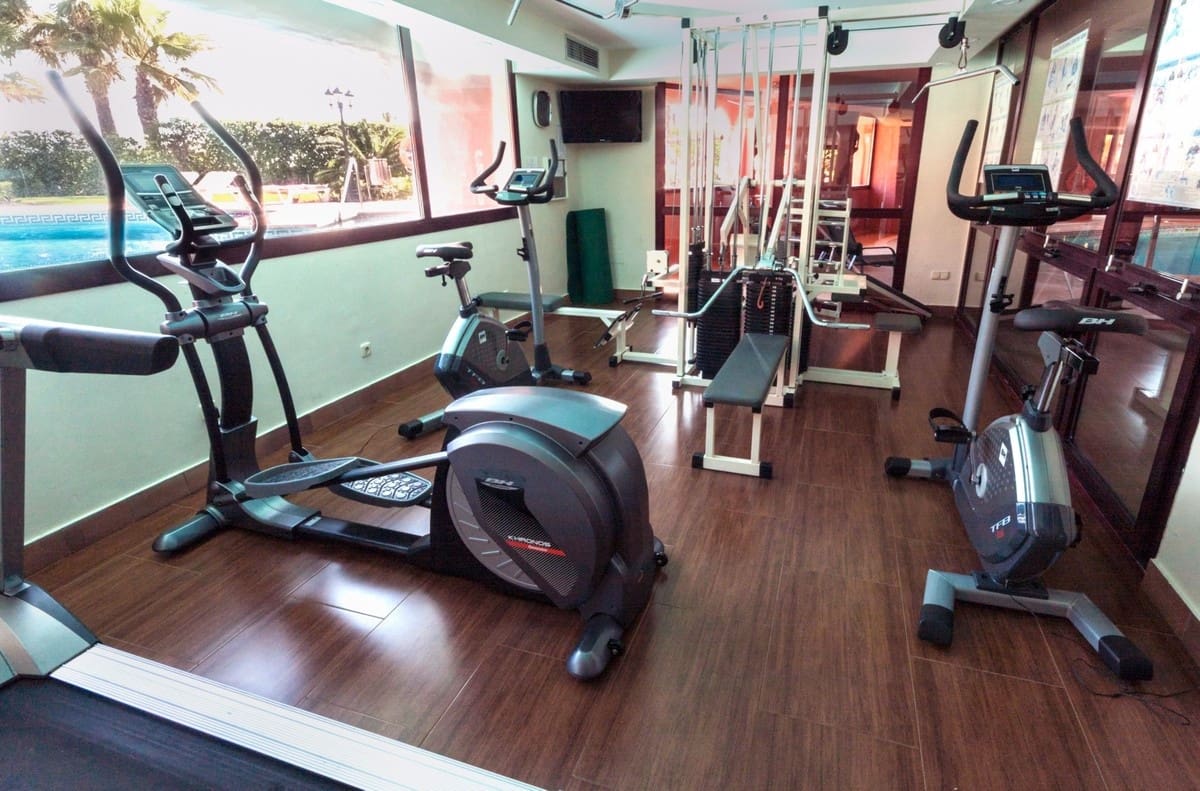 3 bedroom Penthouse for sale in Estepona with pool garage - € 1,650,000 (Ref: 9711152)