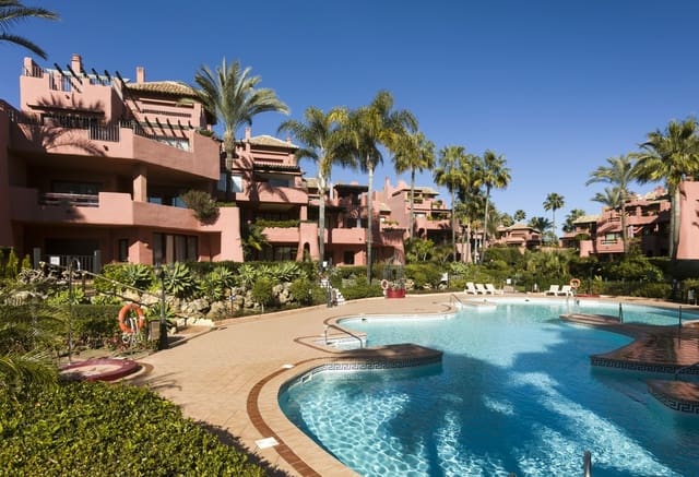 3 quarto Penthouse para venda em Estepona com piscina garagem - 1 650 000 € (Ref: 9711152)
