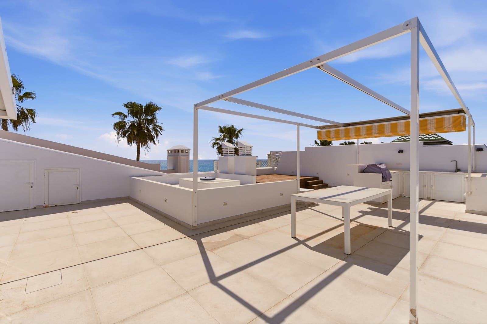 3 makuuhuone Kattohuoneisto myytävänä paikassa Estepona mukana uima-altaan 
autotalli - 1 995 000 € (Ref: 9711153)