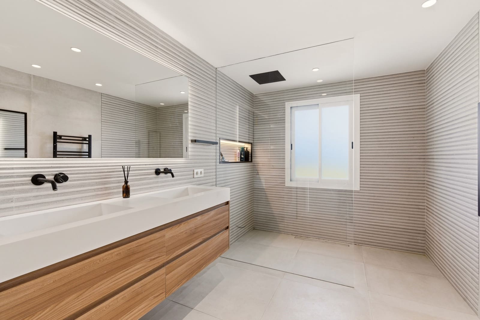 3 makuuhuone Kattohuoneisto myytävänä paikassa Estepona mukana uima-altaan 
autotalli - 1 995 000 € (Ref: 9711153)